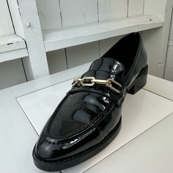Zara Black Loafers Pointed Toe Faux Patten Leather Gold Hardware Women’s size 39 - Picture 6 of 14